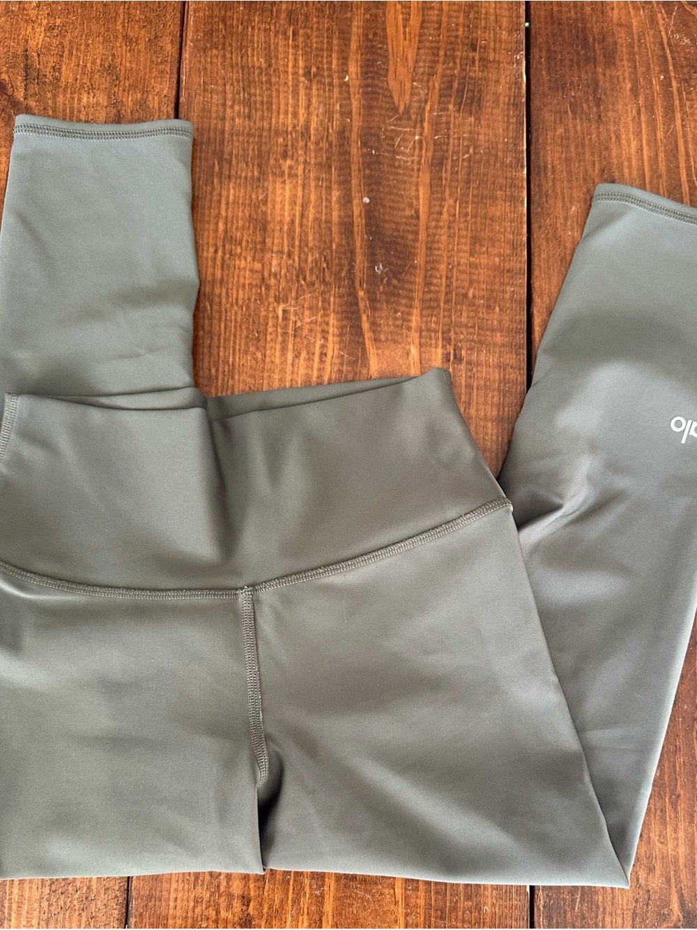 ALO Yoga High-Rise Leggings in Olive Green